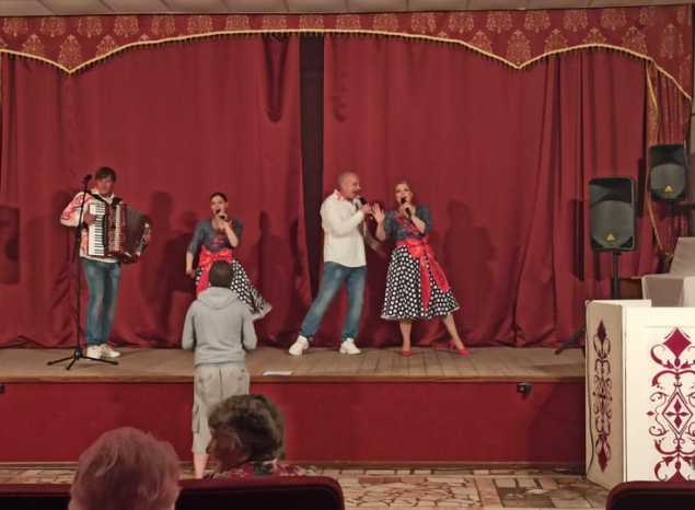 Ансамбль «Горница» выступил в санатории им. В.В. Володарского